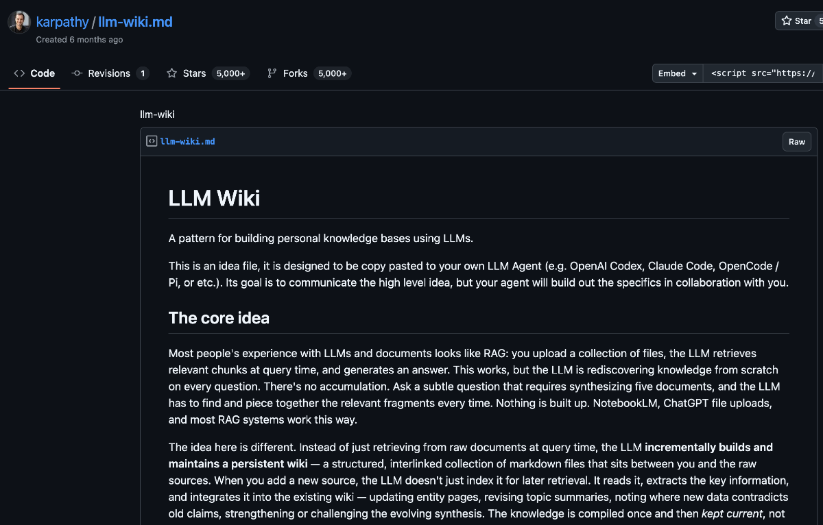 카파시의 GitHub gist 'llm-wiki.md' 첫 화면. 제목 LLM Wiki와 The core idea 문단이 보인다.